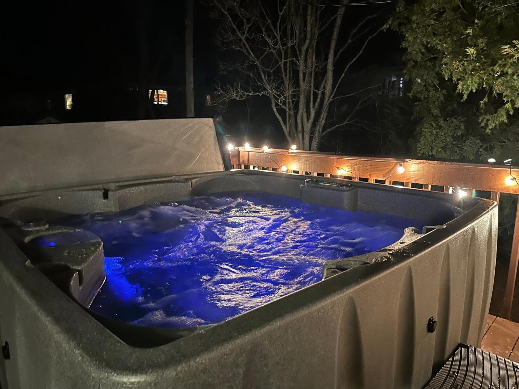 Hot Tub, Electric Bikes, Solo Stove, Projector, Smores Hébergement de vacances Marblehead